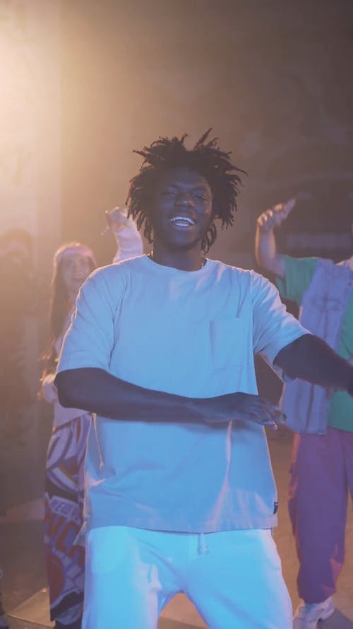 有关人, 垂直视频, 执行的免费素材视频