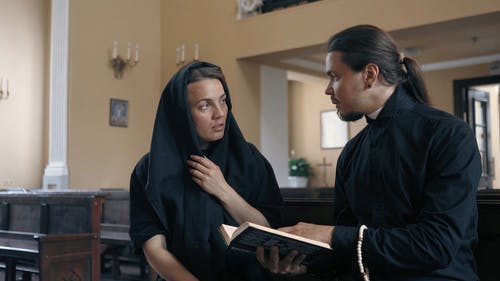 有关人, 坐, 天主教的免费素材视频