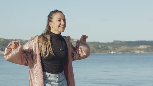 有关在海边, 女人, 有活力的免费素材视频