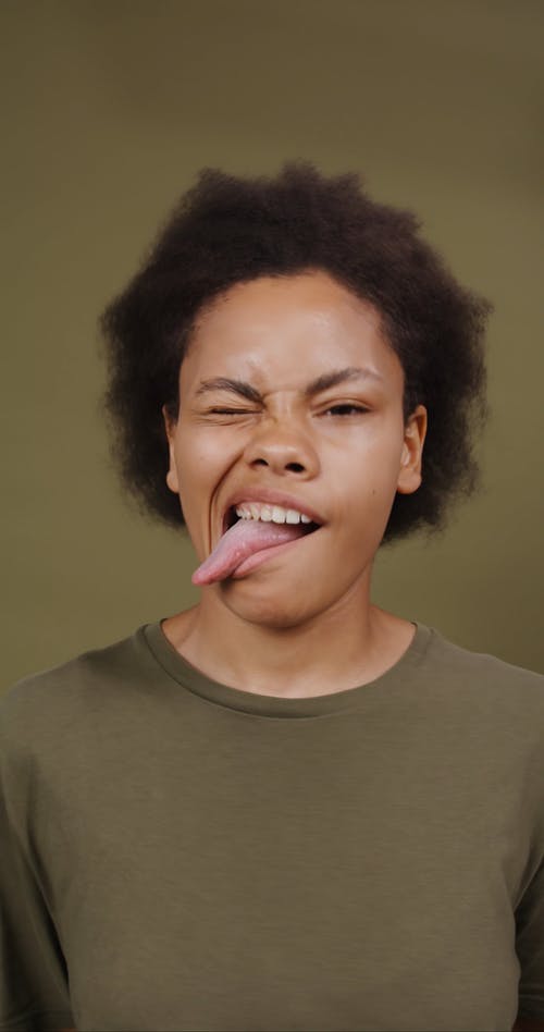 有关古怪, 垂直视频, 大笑的免费素材视频