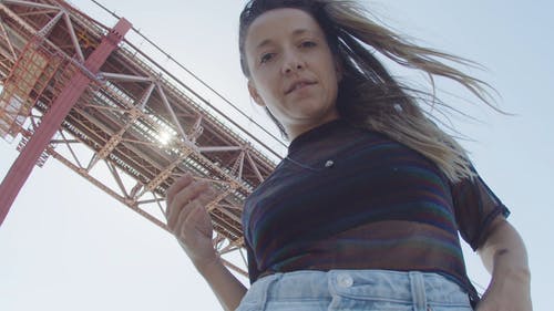 有关下, 低角度视图, 女人的免费素材视频