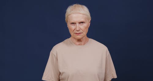 有关不悦, 工作室, 纵向的免费素材视频