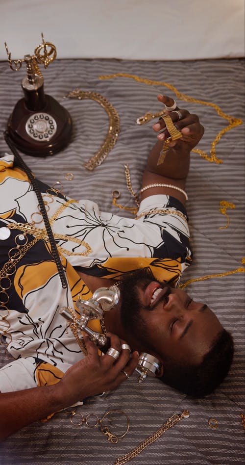 有关人, 在讲电话, 垂直视频的免费素材视频