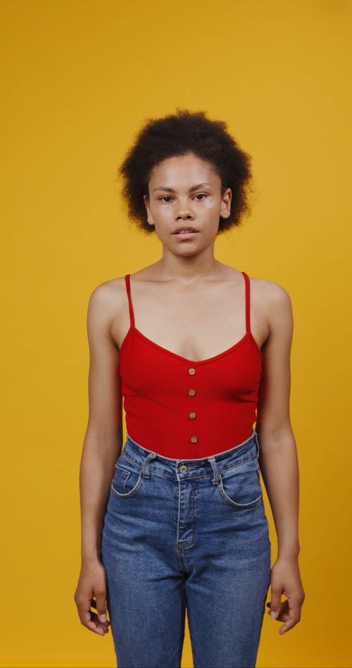 有关反应, 垂直视频, 女人的免费素材视频