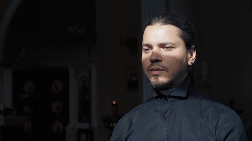 有关人, 信仰, 室内的免费素材视频