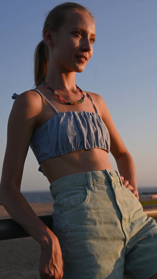 有关人, 倚, 垂直视频的免费素材视频