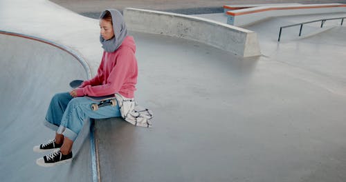 有关坐, 女人, 握住的免费素材视频