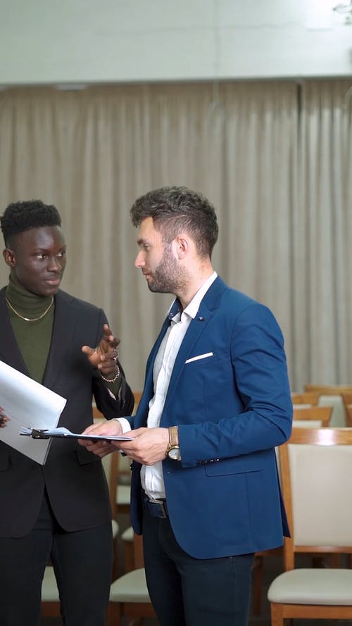 有关商人, 严肃, 垂直视频的免费素材视频