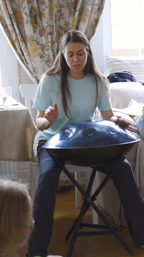 有关handpan, 坐, 垂直视频的免费素材视频