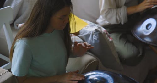 有关handpan, 坐, 女性的免费素材视频