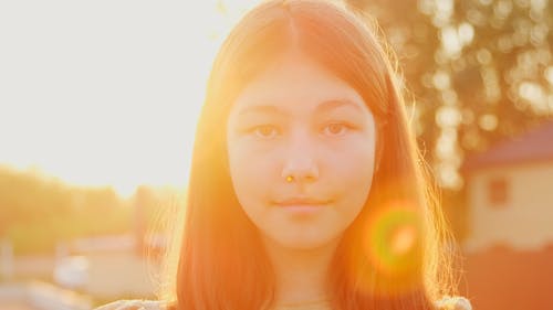 有关反对光明, 夏天, 女孩的免费素材视频