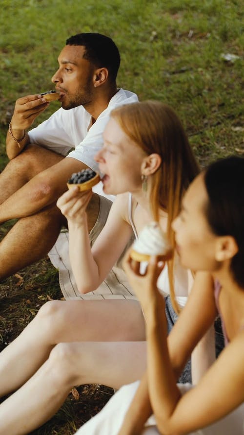 有关人, 吃, 咬的免费素材视频