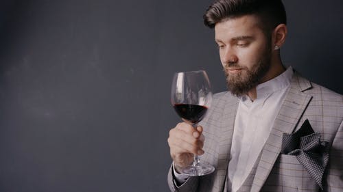 有关人, 倾斜的, 呷的免费素材视频