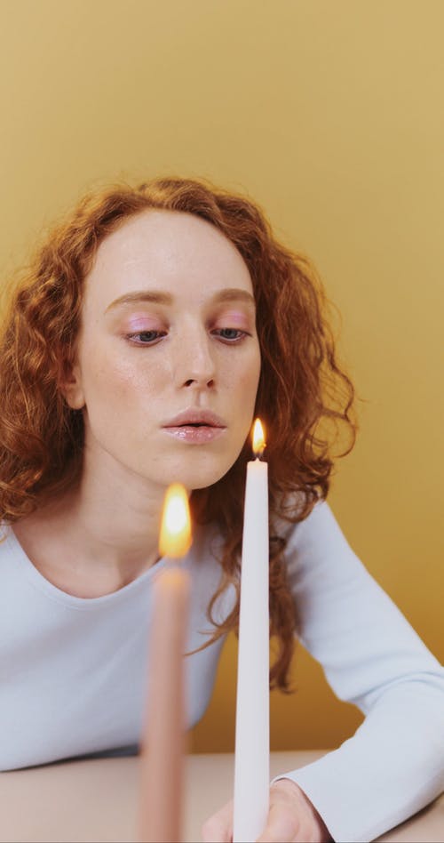 有关吹, 垂直视频, 女人的免费素材视频