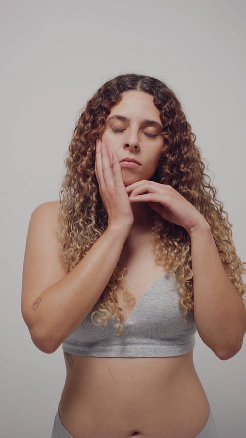 有关内衣, 垂直视频, 女人的免费素材视频