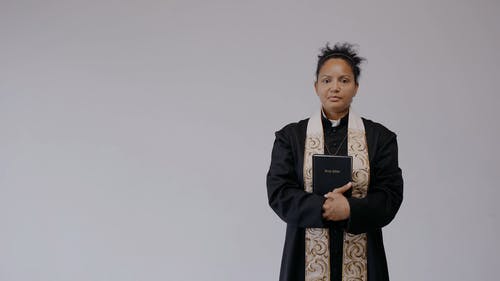 有关女人, 宗教, 握住的免费素材视频