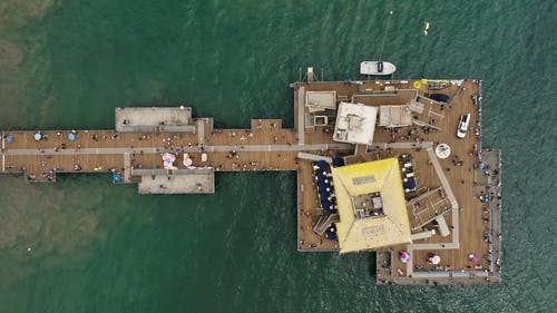 有关人, 头顶射击, 木栈道的免费素材视频