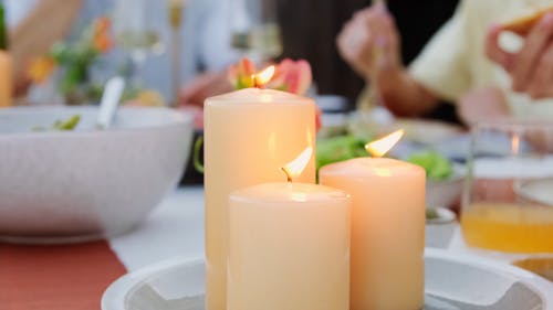 有关摆桌, 点燃的蜡烛, 蜡烛蜡的免费素材视频