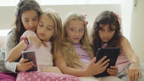 有关一起, 在家, 女孩的免费素材视频