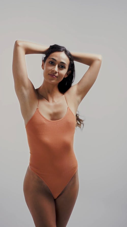 有关人, 内衣, 垂直视频的免费素材视频