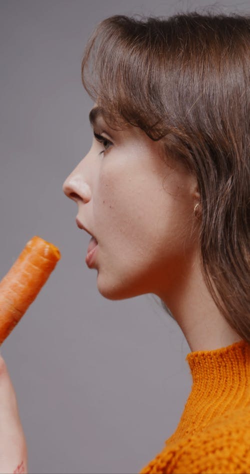 有关吃得健康, 垂直视频, 女人的免费素材视频