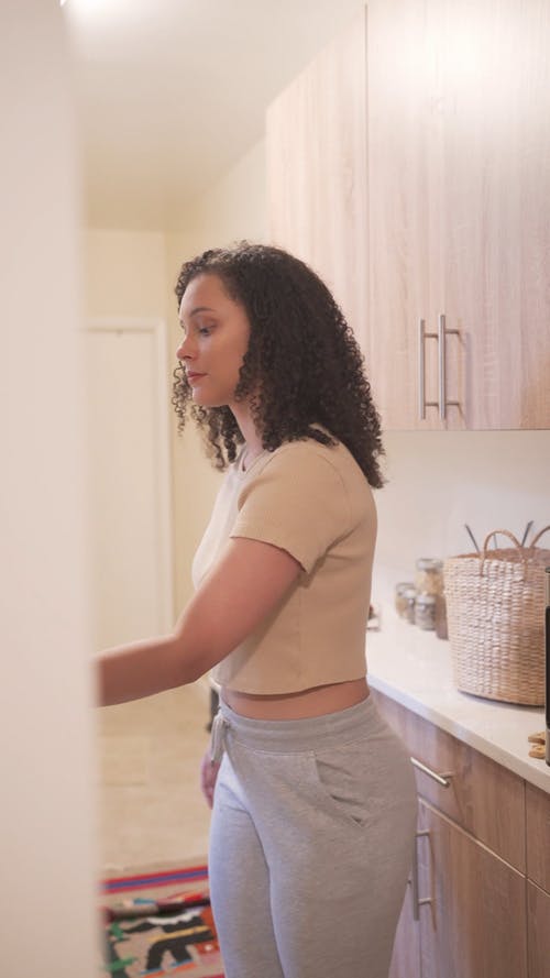 有关冰箱, 器具, 垂直视频的免费素材视频