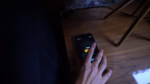 有关报警, 手, 智慧手机的免费素材视频