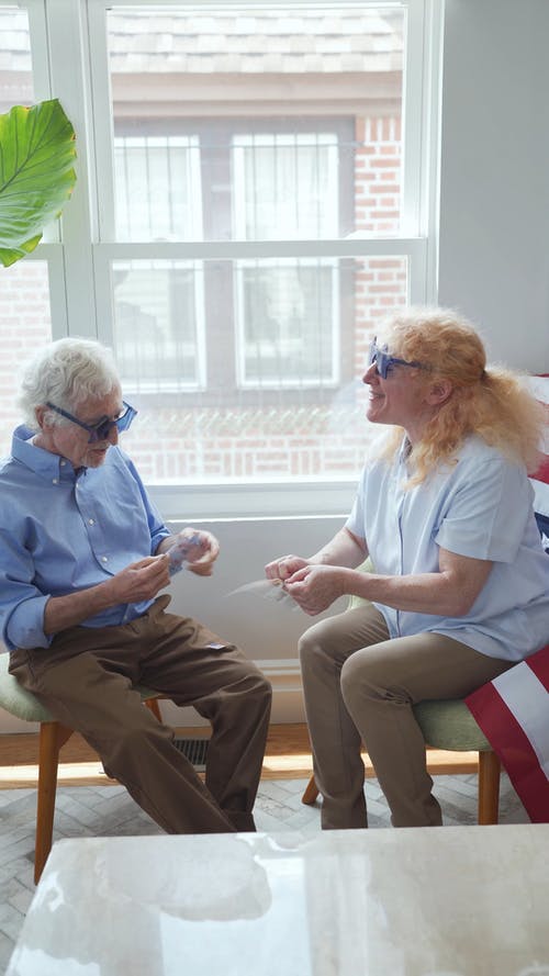 有关一对, 坐, 垂直视频的免费素材视频