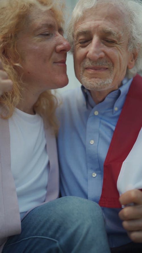 有关一起, 吻, 垂直视频的免费素材视频