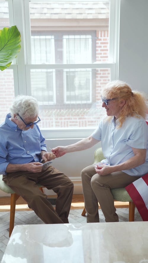 有关一对, 坐, 垂直视频的免费素材视频