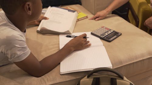 有关儿童, 原子笔, 回答的免费素材视频