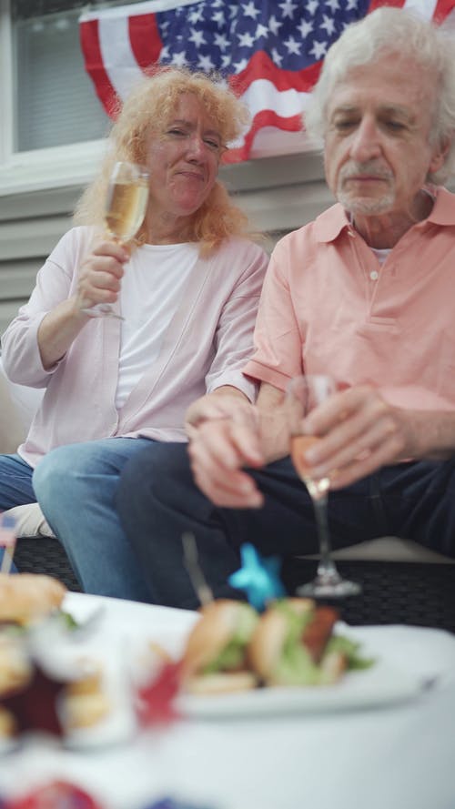 有关一起, 吃, 垂直视频的免费素材视频