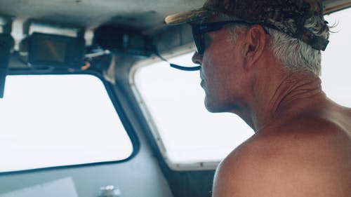 有关半裸, 墨镜, 帽子的免费素材视频