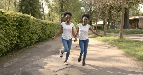 有关一起, 兄弟姐妹, 女性的免费素材视频