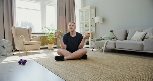 有关人,健身,客厅的免费素材视频