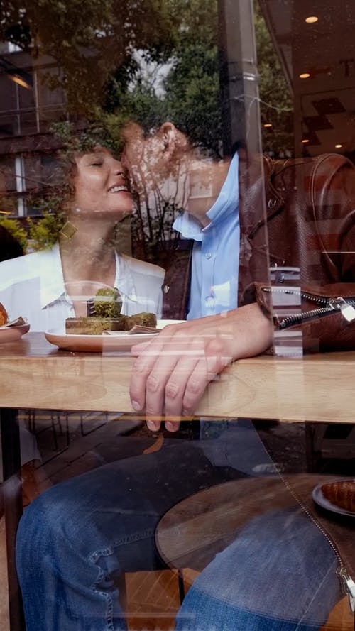 有关一起, 吻, 咖啡厅的免费素材视频