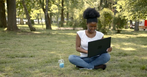 有关人, 公园, 喝的免费素材视频