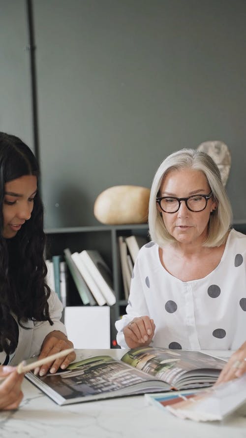 有关一起, 垂直视频, 女性的免费素材视频