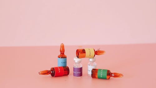 有关治疗, 浅粉红色背景, 瓶子的免费素材视频