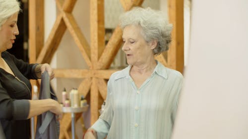 有关做好准备, 女人, 服务的免费素材视频