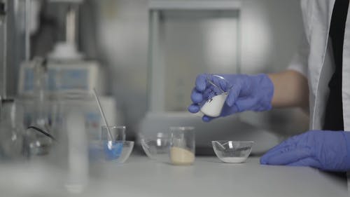 有关乳胶手套, 实验室玻璃器皿, 实验室设备的免费素材视频