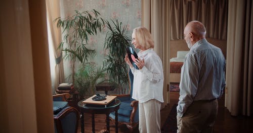 有关一对, 人, 在家的免费素材视频