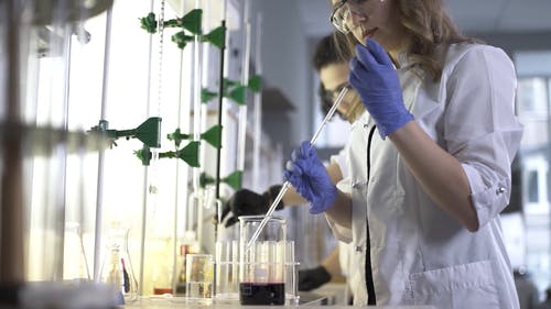 有关乳胶手套, 女人, 实验室服的免费素材视频