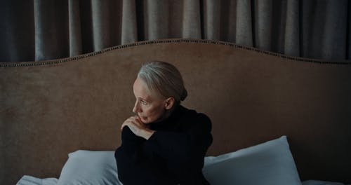 有关严肃, 坐, 情感的免费素材视频