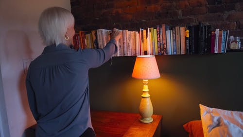 有关人, 从后面, 坐下的免费素材视频