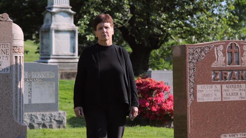 有关墓, 墓园, 女人的免费素材视频