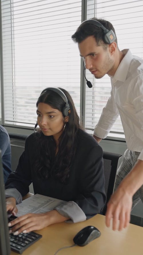 有关人, 呼叫中心, 垂直视频的免费素材视频