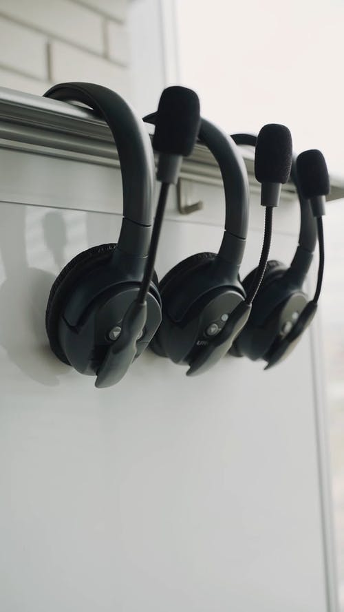 有关呼叫中心, 垂直视频, 挂的免费素材视频