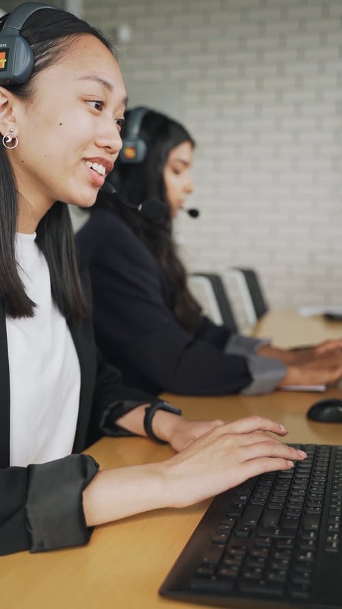 有关呼叫中心, 垂直视频, 女人的免费素材视频