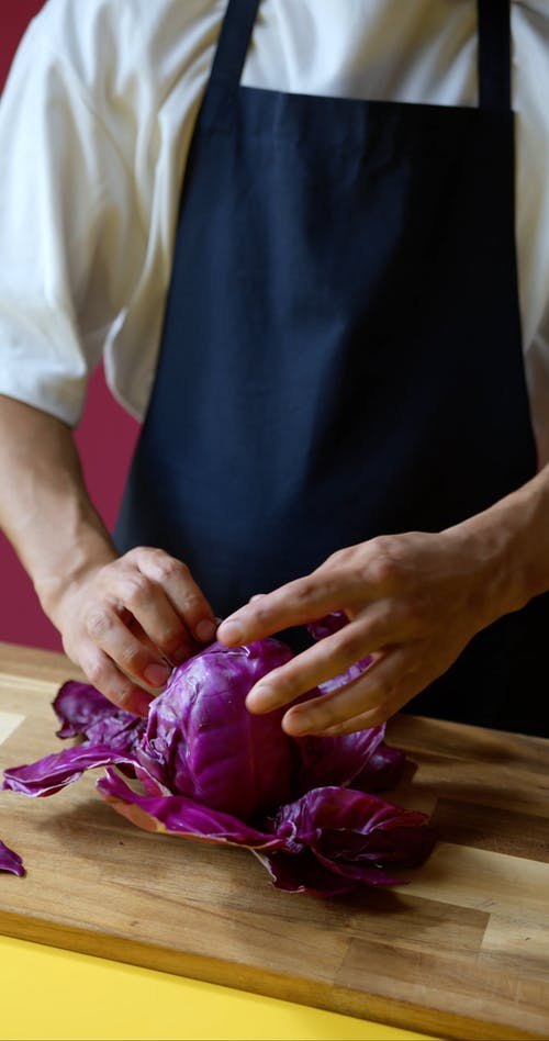 有关人, 切菜板, 去皮的免费素材视频